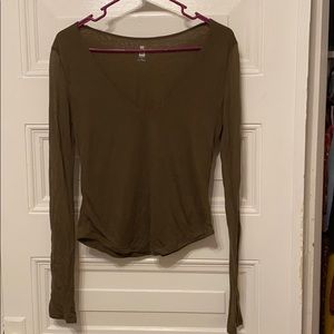 Long sleeve v neck shirt